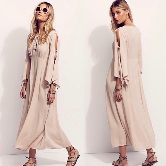 Free People Dresses & Skirts - 🌸 Prettiest Things 🌸 Midi Dress in Natural